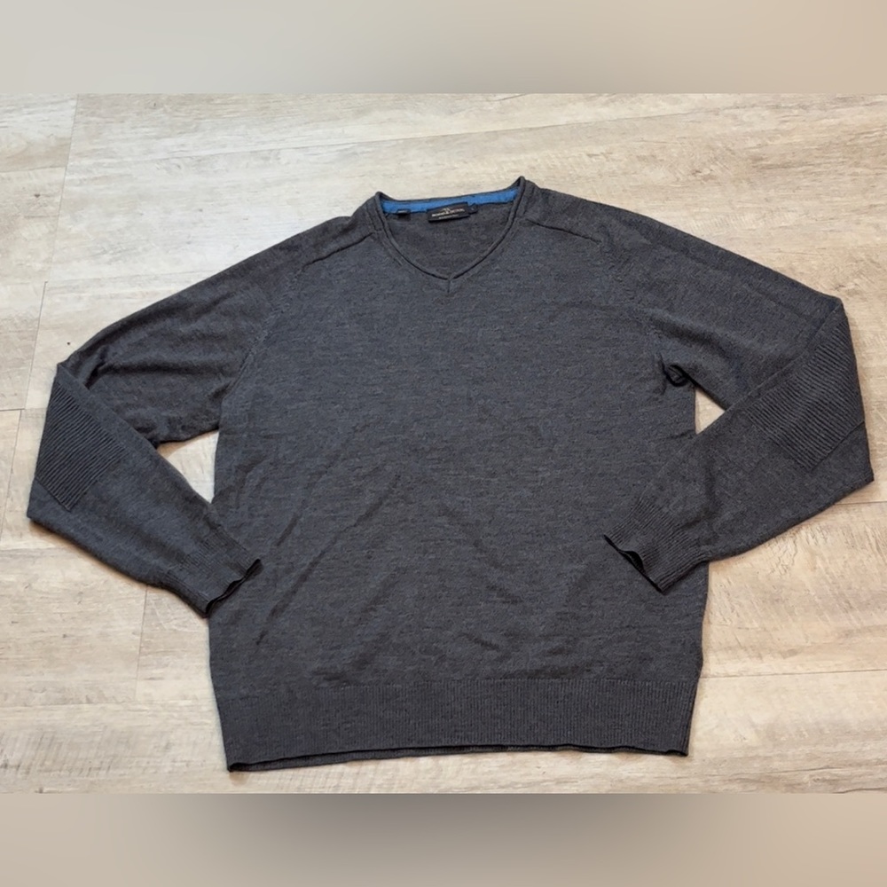 Rodd & Gunn Men’s Extrafine Merino Wool V-Neck Sweater Size Large